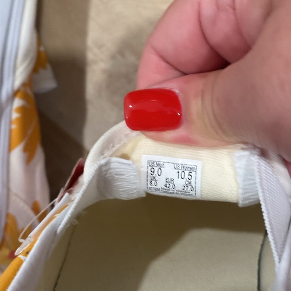 🆕 Women’s Vans Slip-On Check Floral White
Orange Skate Shoes. Size 10.5 - Picture 6 of 12